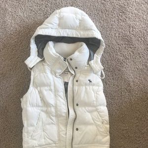 A&F white vest Size M NWOT